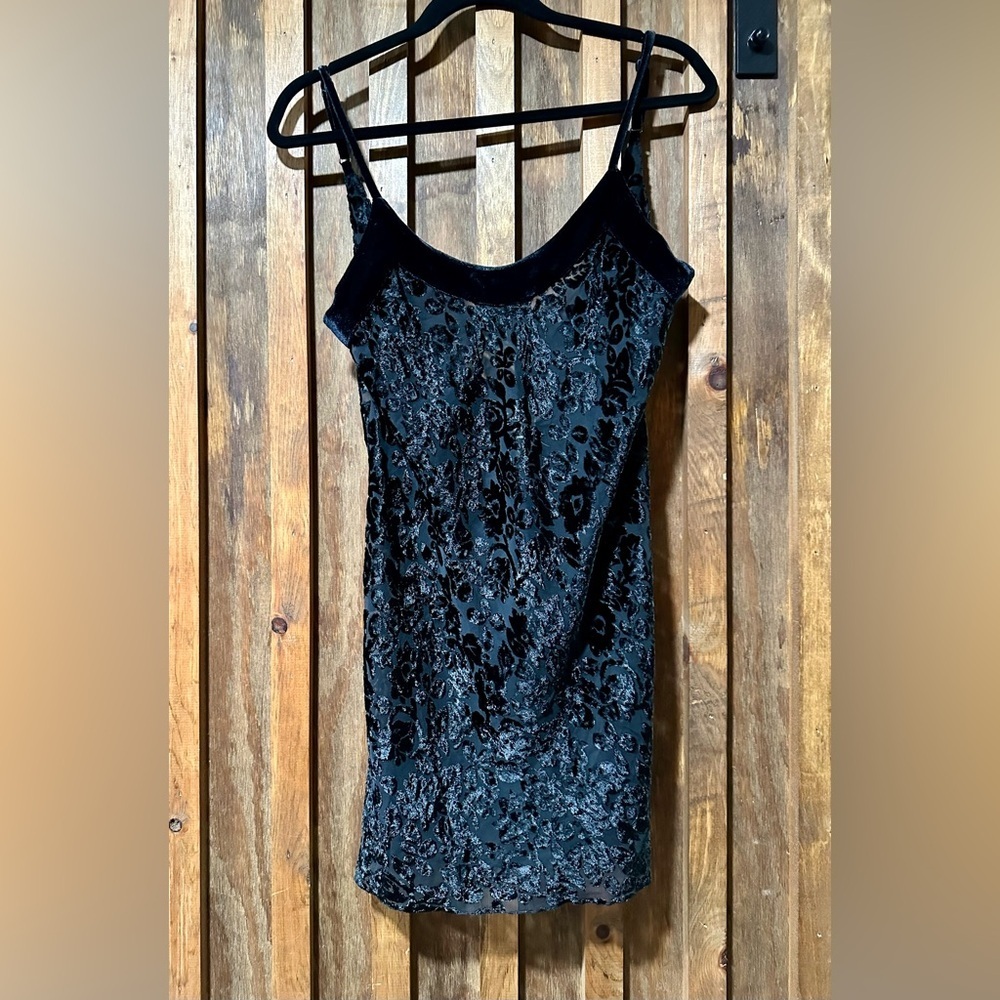 Vintage Victoria’s Secret Black Velvet Burnout Slip Small - Picture 2 of 10